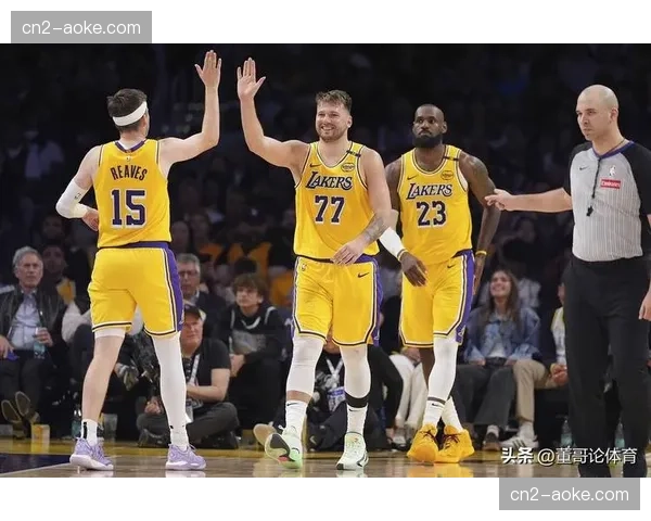 国王布朗战术调整滞后 面对湖人变阵未能及时找到有效应对方法